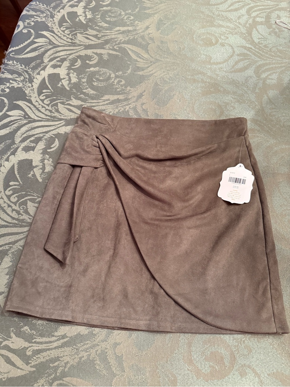 Altar’d State Twist-Front Faux Suede Mini Skirt in Olive size L NWT
